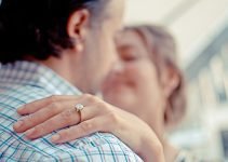 The Best Dating App Profiles to Swipe Right On The Best Dating App Profiles to Swipe Right On